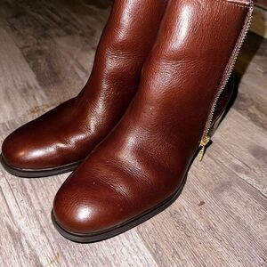 Isola Daylin Bootie sz 7 EUC